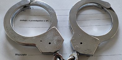 Tuchola: Kierował autem wbrew zakazom i posiadał narkotyki-24183