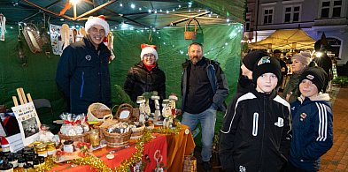 Rozpoczął się II Borowiacki Jarmark Bożonarodzeniowy – WYSTAWCY, STOISKA ITD...-25227