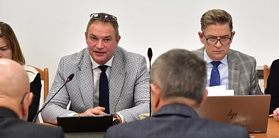 Wójt Kożuch rok kończy z wyrazem uznania ze strony radnych – podwyżką-25260