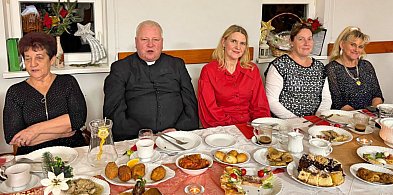 Legbąd i spotkanie wigilijne. Podzielili się opłatkiem i przekazali sobie...-25399
