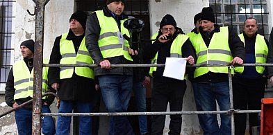 Rolnicy będą strajkować przy DW nr 240 w Żalnie i Bysławiu-25441