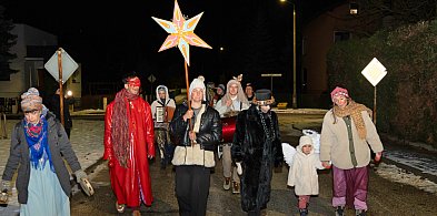 Tuchola. Rozśpiewani kolędnicy na ulicach! / ZDJĘCIA-25540