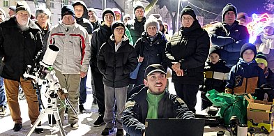 Rynek w Tucholi. Im bardziej kapryśne niebo, tym więcej frajdy. Oczy zwrócone na..-25564