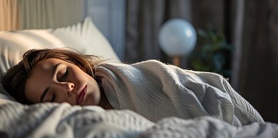 Lampa z czerwonym światłem a jakość snu – jak wieczorne światło wpływa na...-25561