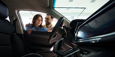 Jakie wyposażenie aut najbardziej cenią Polacy? Czym jest realne wyposażenie, a...-25792