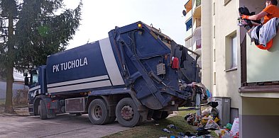 JEST REAKCJA. Służby pracują przy bloku na ul. Cegielnianej.
