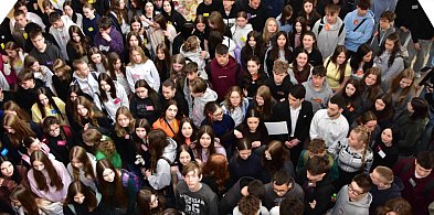 Uczniowie Nowodworka przekonywali, aby zasilić od września ich szeregi / FOTO