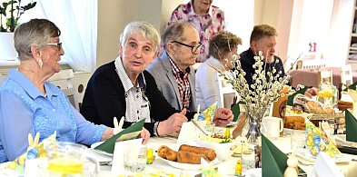 Przy świątecznym stole. Śniadanie wielkanocne w DDS+ w Gostycynie