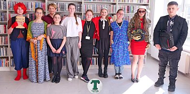 Zgrani - młodzieżowa grupa teatralna z Cekcyna przed publicznością / ZDJĘCIA