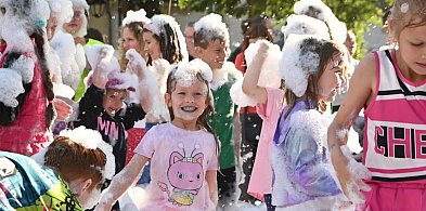 Rynek w Tucholi przykryty... pianą. Tak bawiliśmy się na Dniu Dziecka / ZDJĘCIA