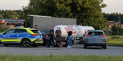Napadli na 17-latka w parku za urzędem w Tucholi. Jeden wyciągnął nóż