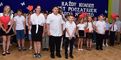 Kiełpin: Wybrzmiał ostatni w historii dzwonek Szkoły Podstawowej... / FOTO + FILMY