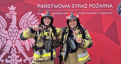 Strażacy z komendy w Tucholi w biegu po schodach Pałacu Kultury i Nauki! -23598