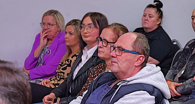 Słupy. Mieszkańcy rozmawiali z inwestorem, który chce budować farmę fotowoltaiczną-24305