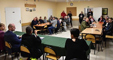 Co z blachami na drodze w Wełpinie? Powiat przyjechał zapowiedzieć zmiany! / FOTO-24428