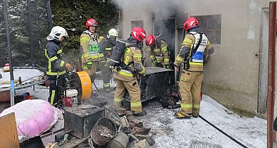 Pożar kotłowni w Bysławiu. Sześć jednostek straży ruszyło do akcji  / ZDJĘCIA