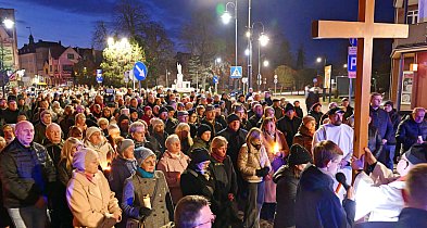 Tuchola. Miejska Droga Krzyżowa w Niedzielę Palmową / ZDJĘCIA, FILMY