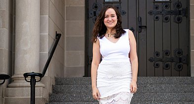 Jak wybrać sukienki do pracy podkreślające profesjonalizm?