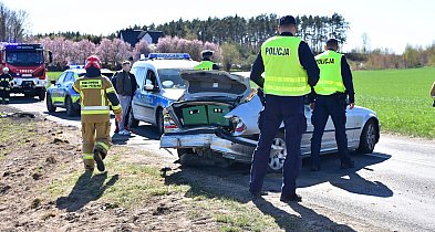 Uwaga! Zderzenie dwóch samochodów między Tucholą a Łyskowem. Można spodziewać się