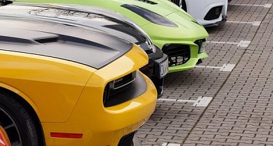 Wynajem długoterminowy samochodu sportowego – dla kogo się opłaca i ile naprawdę..