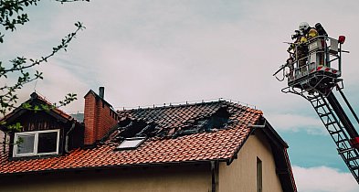 Śliwice. Pożar NA PLEBANII! Dym wydostawał się z poddasza / ZDJęCIA