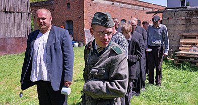Dawne zabudowania w Bysławiu zamieniły się w plan filmowy "Pięci z Borów".