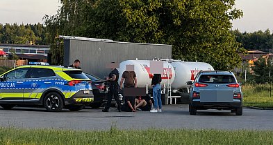 Napadli na 17-latka w parku za urzędem w Tucholi. Jeden wyciągnął nóż