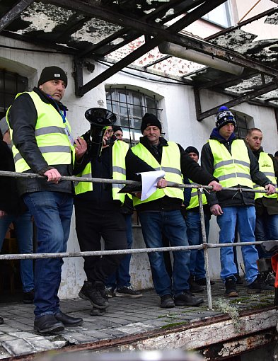 Gostycyn: Rolnicy protestowali przez kilka godzin obok byłej mleczarni przy DW 237-25203