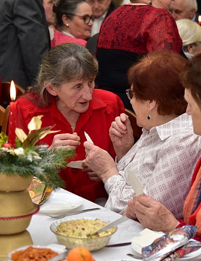 W radosnym oczekiwaniu na święta. Wigilijne spotkanie seniorów w Kęsowie-25206