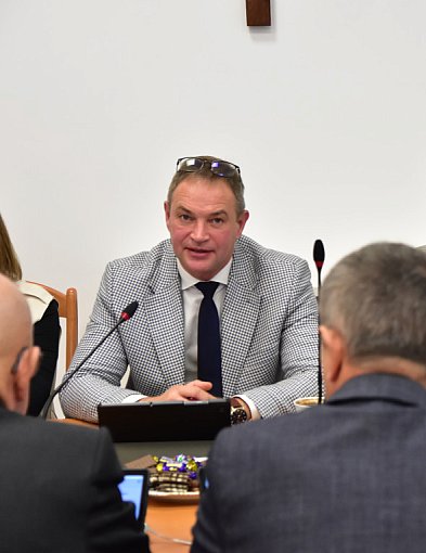 Wójt Kożuch rok kończy z wyrazem uznania ze strony radnych – podwyżką-25260