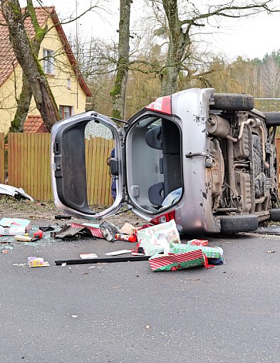 26 grudnia. Wypadek koło Tucholi w obrębie mostu w Plaskoszu. Dwie osoby...-25411