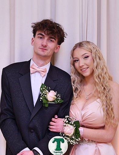 Studniówka ZSLiA Tuchola - CZ. 1 (polonez, otwarcie, pierwszy taniec) / ZDJĘCIA