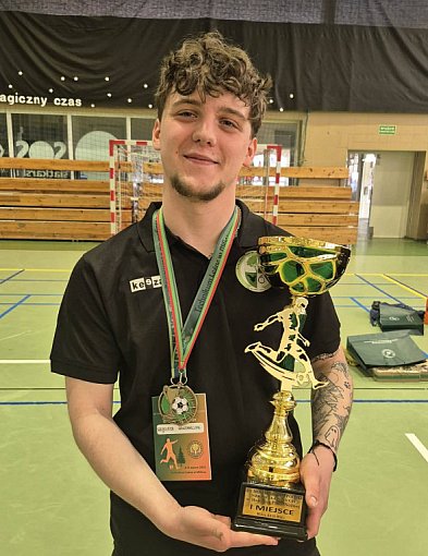 Tucholscy leśnicy najlepsi w piłkę nożną halową! Technikum MA ZŁOTO!