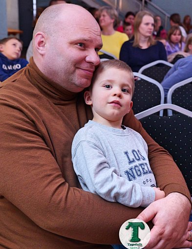 Dzieci z Cekcyna odnalazły zająca! Przedświąteczna impreza w domu kultury / FOTO
