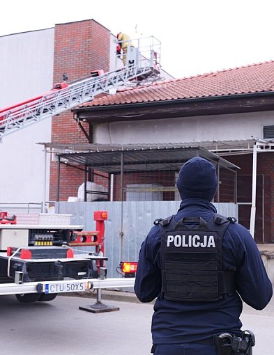 Włamanie i kradzież w markecie w Tucholi? Działania policji od wtorkowego rana