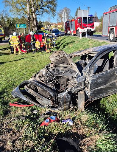 Śmiertelny wypadek w Pruszczu. Nie żyje jedna osoba, druga zabrana śmigłowcem
