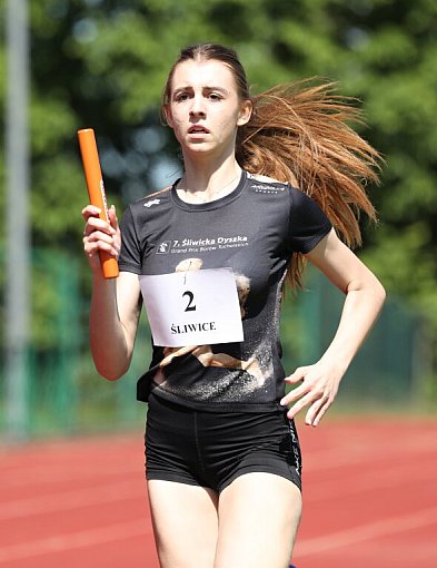 Tuchola. Kilkuset sportowców na stadionie - powiatowe igrzyska w pełnym słońcu
