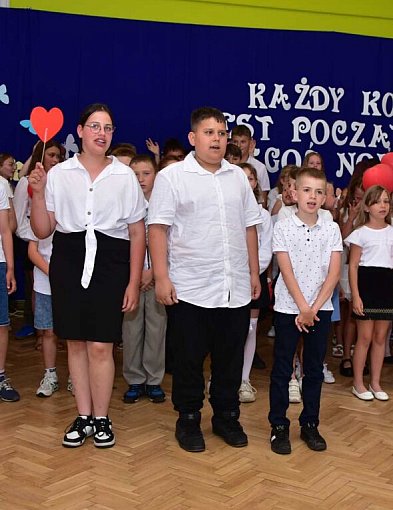 Kiełpin: Wybrzmiał ostatni w historii dzwonek Szkoły Podstawowej... / FOTO + FILMY