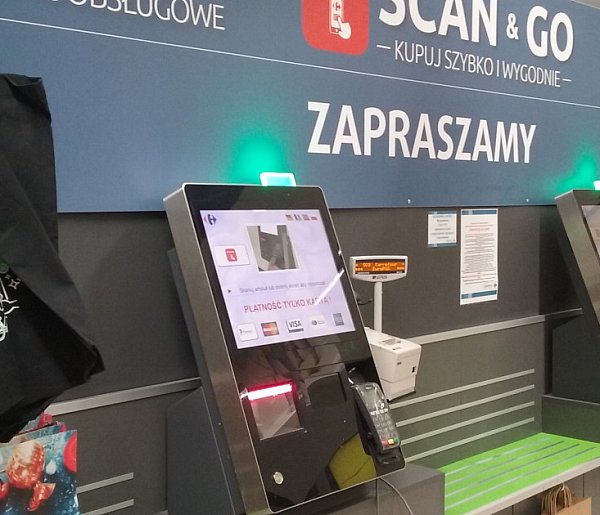 Gigant handlowy może opuścić kraj. Ma w Polsce 800 sklepów-23675