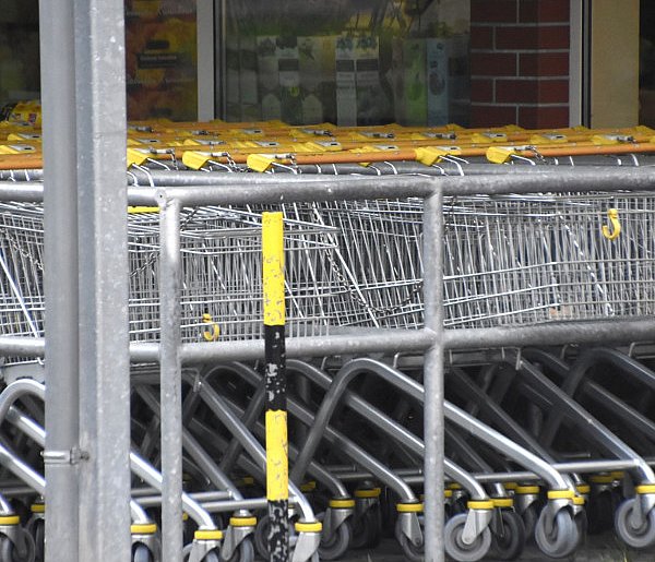 Czy 1 listopada zrobisz zakupy? Ten weekend zaskoczy wielu klientów-24347