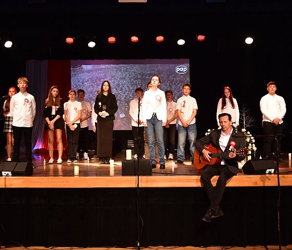 Śliwice: W wyjątkowy sposób upamiętnili najważniejsze lata dla naszego narodu-24473