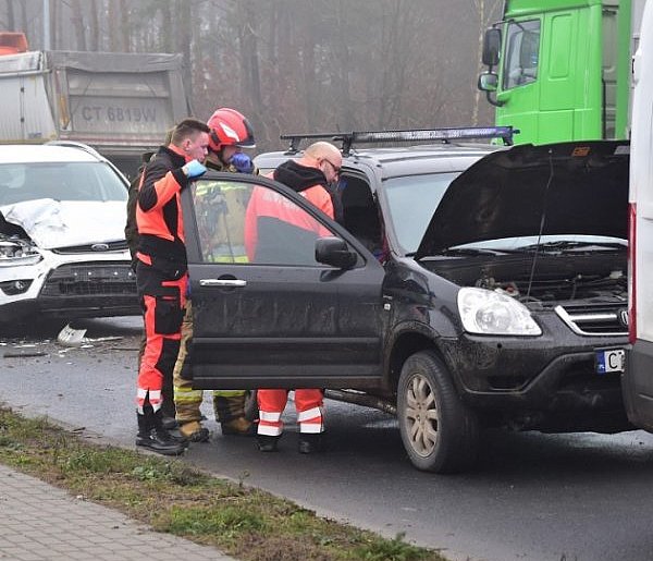 Tuchola: Zderzenie trzech pojazdów w Rudzkim Moście-24963