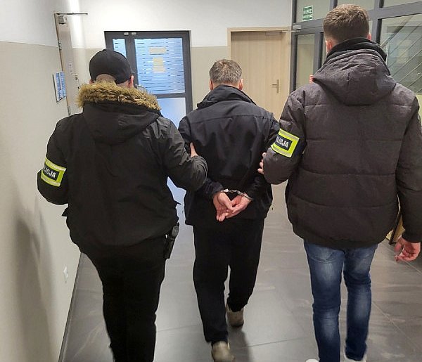 Gm. Cekcyn: 58-latek zatrzymany za narkotyki, papierosy oraz tytoń bez akcyzy-25092