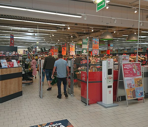 Pracownicy popularnej sieci mają dość. W południe zatrzymają pracę-25117