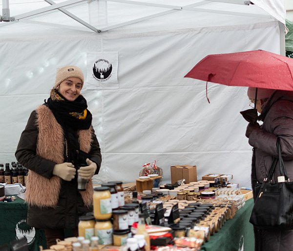 Rozpoczął się II Borowiacki Jarmark Bożonarodzeniowy – WYSTAWCY, STOISKA ITD...-25227