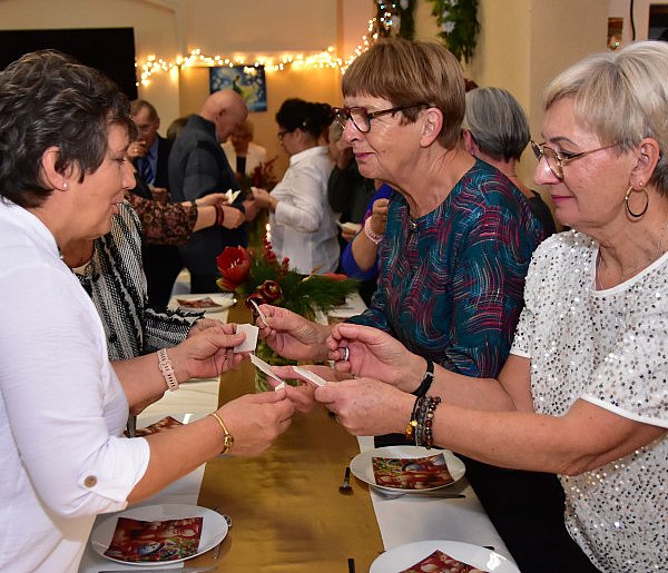 Gmina Gostycyn: Spotkanie wigilijne osób starszych i działających na ich rzecz-25323