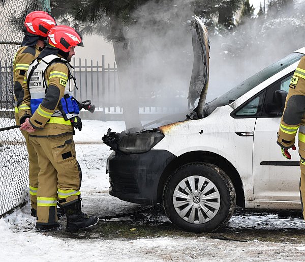 Tuchola: Dlaczego na ul. Kościuszki doszło do pożaru komory silnika w osobówce?-25603