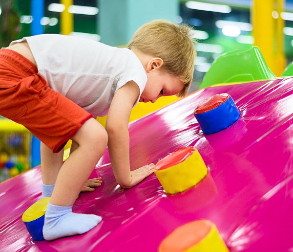 Zostawiasz dziecko w sali zabaw? Urząd wykrył poważne uchybienia-25787