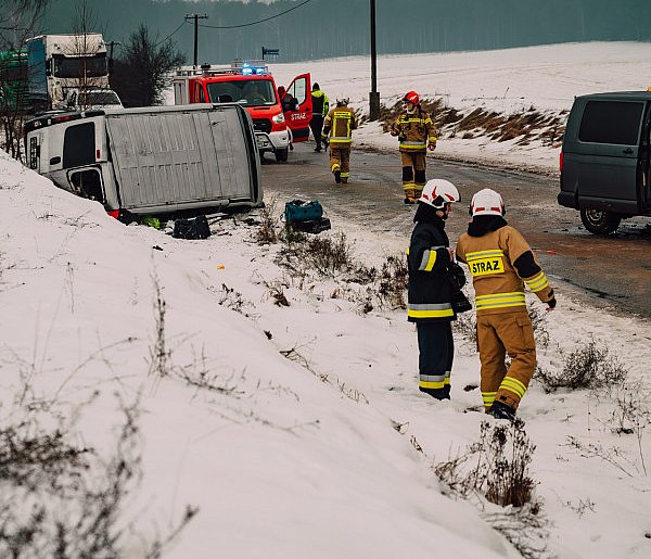 AKTUALIZACJA: 9 osób poszkodowanych w wypadku dwóch busów w Śliwicach / ZDJĘCIA