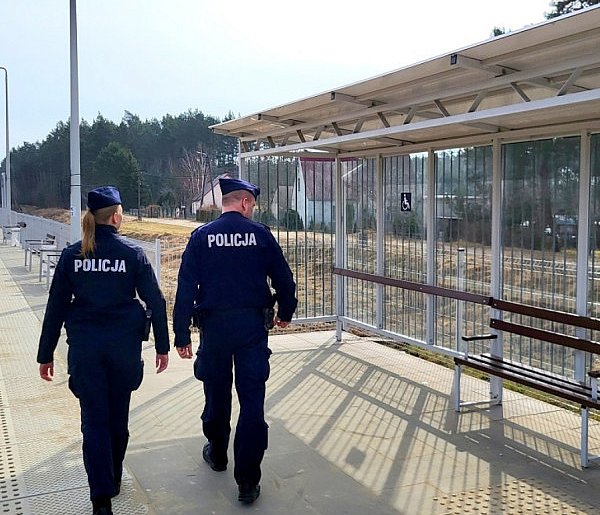 Tucholscy policjanci obserwują infrastrukturę kolejową. A jak wygląda akcja w...?
